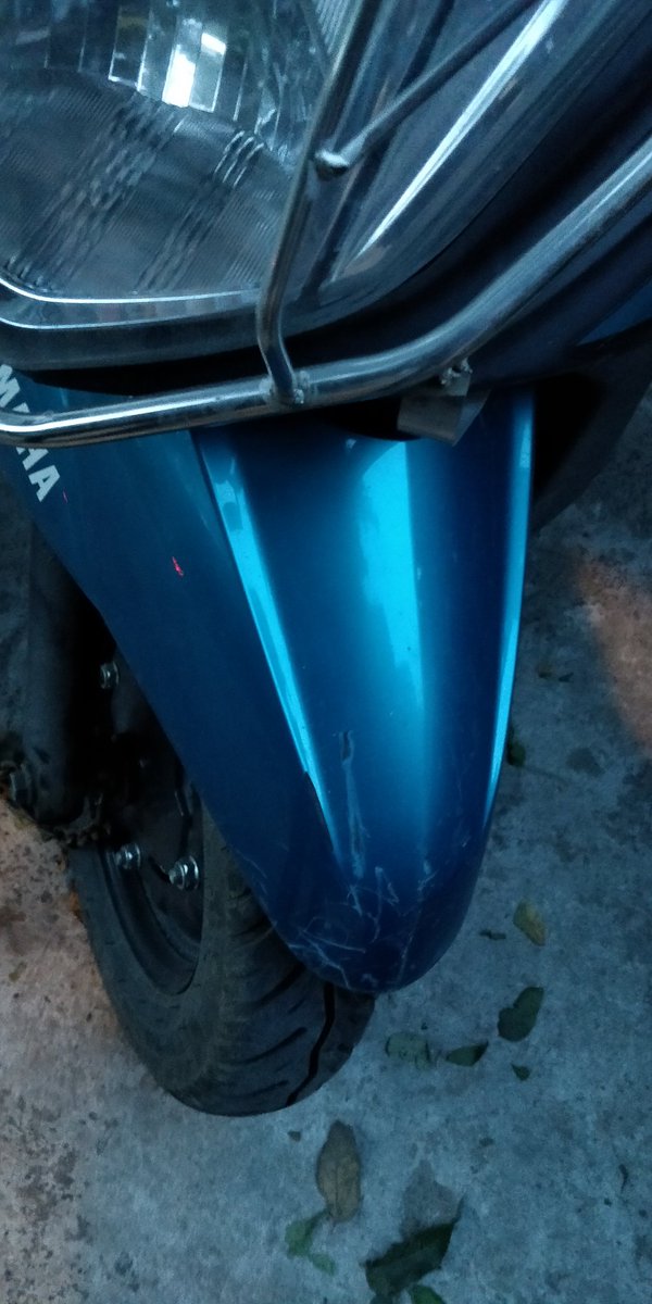 2b_or_02b's tweet image. Chassis Bent, Battery Panel broken, Mudguard and stand scratched! Bill over Rs. 3000
@blrcitytraffic towed my bike from Markham Road for no parking offence.
#CommonManProblems
#TrafficPoliceBreaksBikes