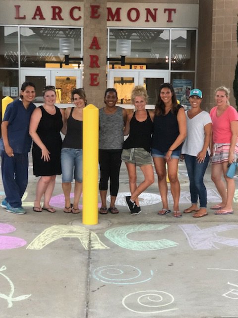 MTL_LMPrincipal's tweet photo. Special Thanks to our parent volunteers for brightening up our walkways for the 1st day of school!
#LearningGrowingWorking2gether
#ParentVolunteersRock
#LarchmontPTO https://t.co/DJpn5Ib0T9