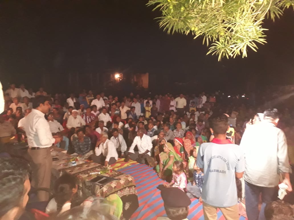 collectorcu's tweet photo. Had night meeting with all officers in villge Amroli, Naswadi block.
Rendered info about Govt schemes and solved local pending issues.
#TransparentGovernment
#DecisiveGovernment 
@pkumarias 
@CMO_Gujarat 
@RameshChMeena1 https://t.co/gz5ty7Zbr0