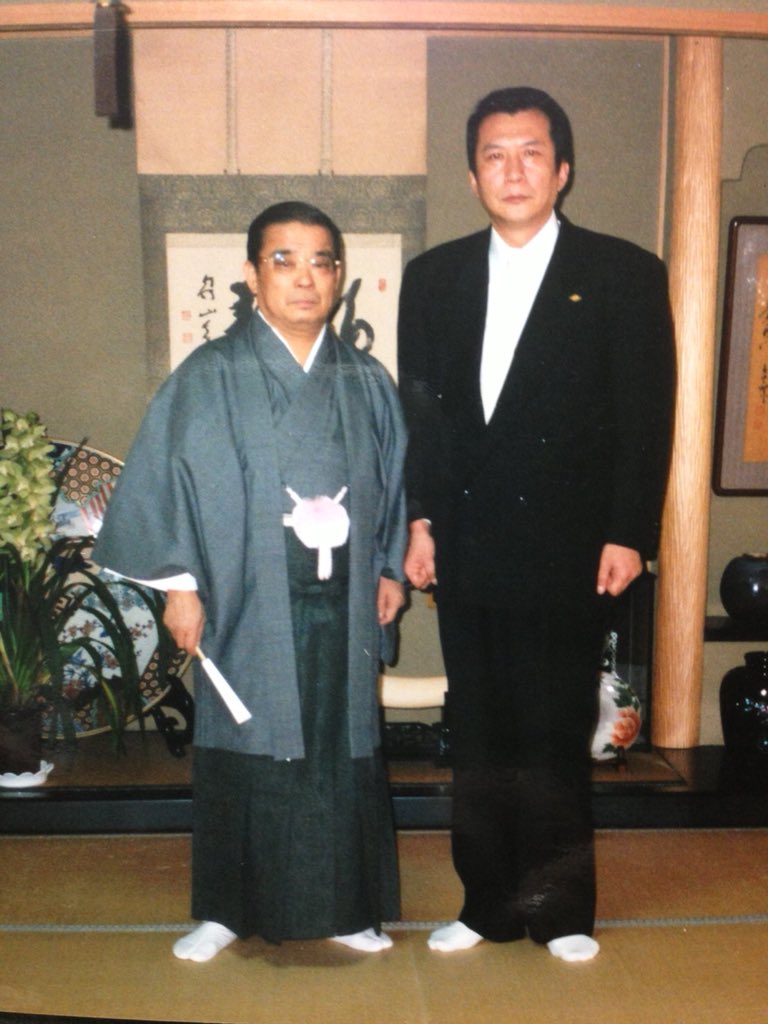 竹垣悟 Twitter પર 初代古川組 古川雅章組長は若い者には厳しい親方だっが私とはよく気が合い何でも 奇譚 なく話す仲だった そんな 兄貴分 が 引退 すると言うので私も一緒に 堅気 になった 今思えば 回り道をせずスンナリ 堅気 になって良かったと 竹垣悟 Twitter પર 初代古川組 古川雅章組長は若い者には厳しい親方だっが私とはよく気が合い何でも 奇譚 なく話す仲だった そんな 兄貴分 が 引退 すると言うので私も一緒に 堅気 になった 今思えば 回り道をせずスンナリ 堅気 になって良かったと