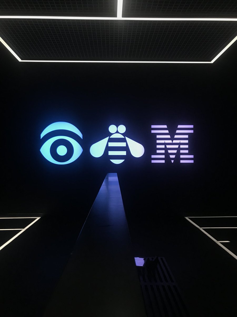 ChrisEscobar's tweet photo. Fun day at the @usopen volunteering for @IBM πΎ explained to fans how @IBMWatson is changing the game with #myAIhighlight @IBMSports @IBMVolunteers #IBMer #IBM #USOpen https://t.co/VpASMAQ42s