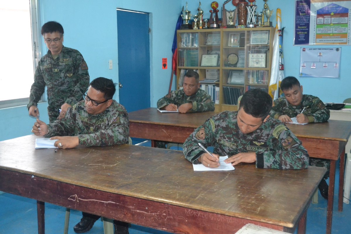 AirUnitSAF's tweet photo. On September 5, 2018 at 2:00 PM, four (4) students of the Bell 429 Maintenance and Equipment Training (MET) with the supervision of PSINSP DUMAYAS and SPO2 Louie DR Cestona took their Comprehensive Examination at Air Unit Conference Room. https://t.co/pqHFdUGYhg