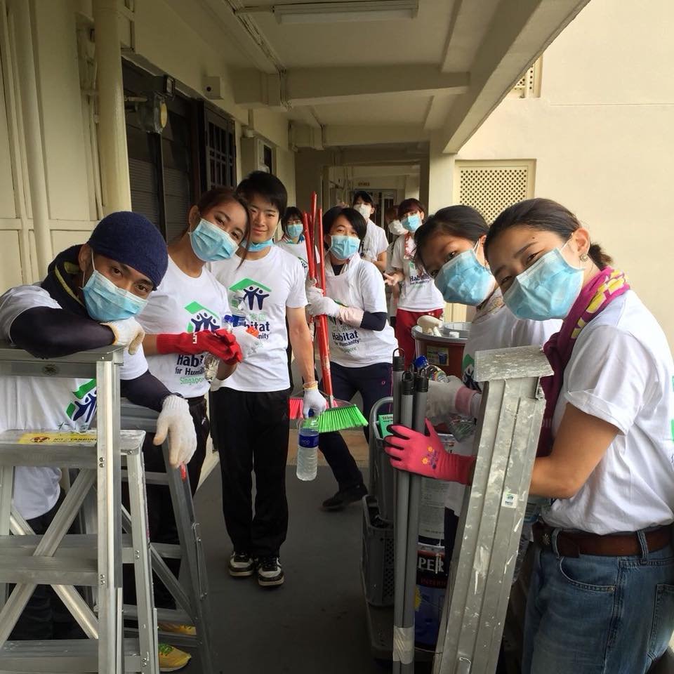 HabitatYLB's tweet photo. Thank you to the Japanese youth #volunteers who recently visited #Singapore and joined #ProjectHomeWorks, a home clean-up program by @HabitatSG. #HabitatinAP https://t.co/HCwjElBwLO