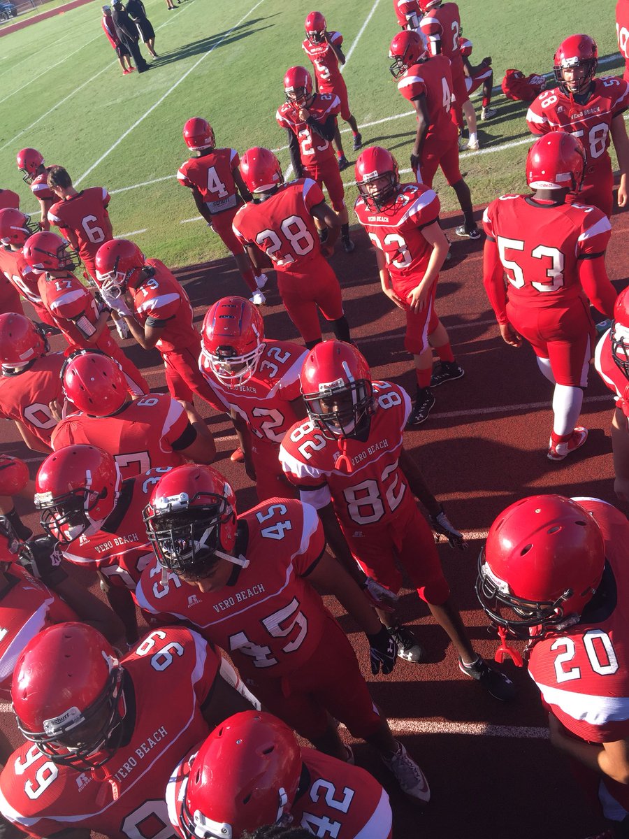 HurriFett's tweet image. Great game tonight as the @VBFreshFootball got the W over Centennial 27-26. Was exciting to get to watch my son play his first high school football game! #VBHSFreshman2018 #VBHS #ItsGreatToBeAFightingIndian #OLine #65 #ProudDad #VeroNation