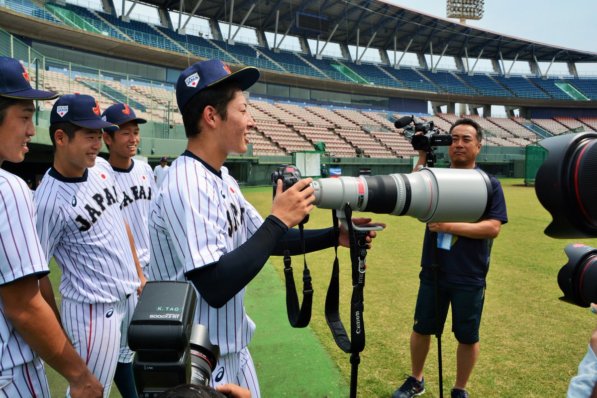 ট ইট র 安藤嘉浩 カメラマンは吉田輝星 日韓戦から一夜明け 元気に練習した高校日本代表 練習後に吉田投手はカメラマンの機材を借りて はいポーズ 高校野球 甲子園 U18 金足農 吉田輝星