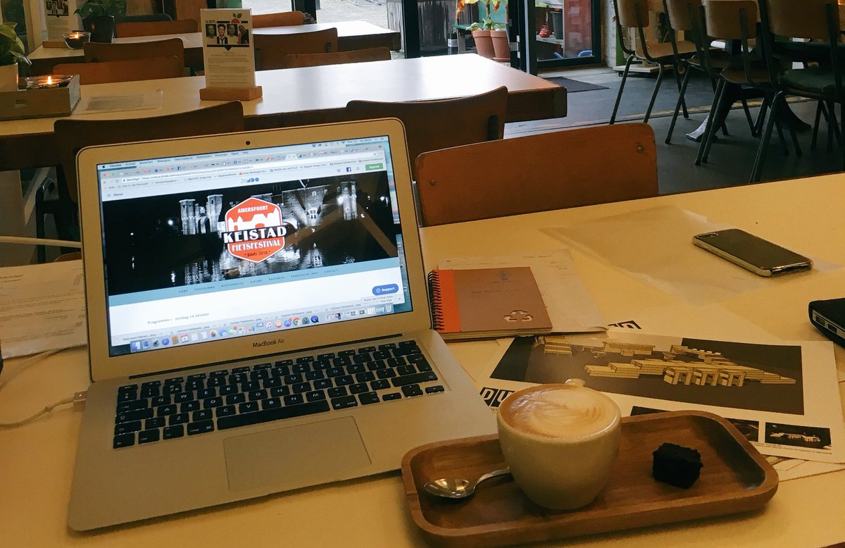 Op de achtergrond werken we hard aan alle voorbereidingen van het #keistadfietsfestival Vanmorgen weer een start bij <a href="/het_lokaal/">Het Lokaal</a> met een cappuccino van <a href="/bootkoffie/">Boot Koffie</a> van barista @mariopenning Bedankt voor de fijne ontvangst! #keepupthegoodwork #fietsfestival #amersfoort