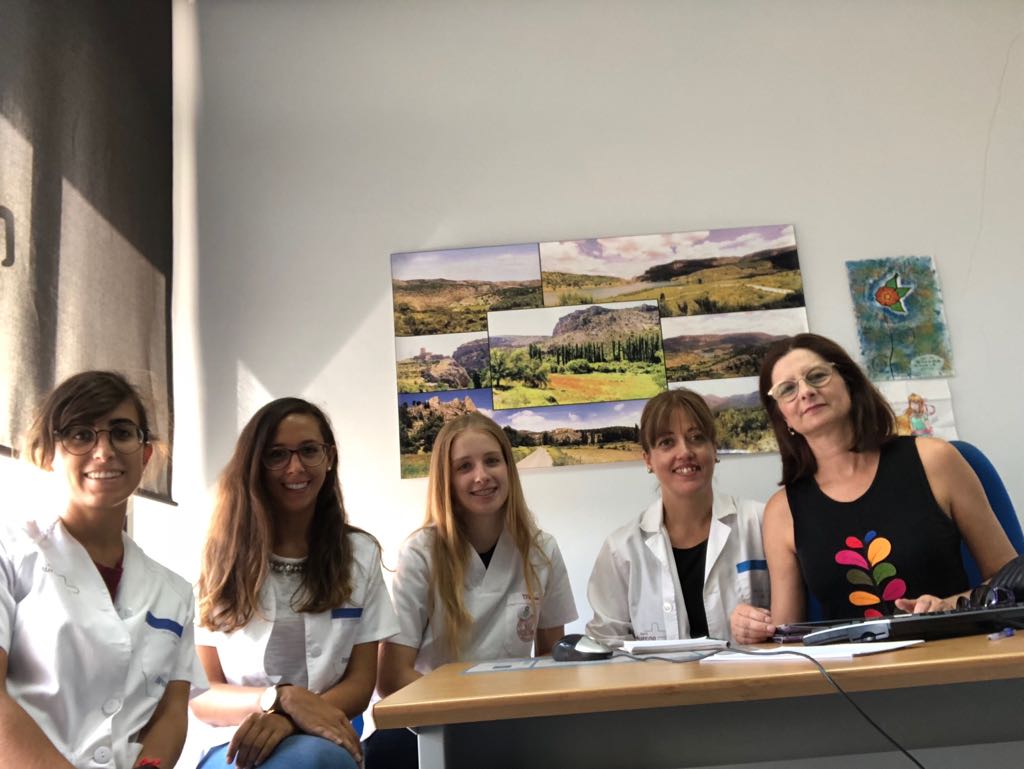 Area9VegaAlta's tweet photo. Empezamos las sesiones #EncuentrosConTuEnfermera donde incorporamos a nuestras nuevas #EIR y alumnas de #Grado de #Enfermeria https://t.co/pJgv2MeYL5