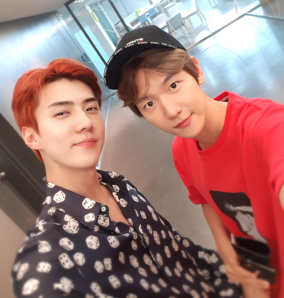 Winner Winner Chicken Dinner!! 
어제 후야TV 배틀그라운드 생중계 프로그램 ‘SM 슈퍼 아이돌리그’ 첫 회를 무사히 마친 엑소 세훈, 백현의 모습! 앞으로도 박진감 넘치는 경기 모습을 보여줄 둘의 활약에 많은 기대 부탁 드립니다. 
  
#SeHun #세훈 #BaekHyun #백현 #EXO #엑소 #weareoneEXO