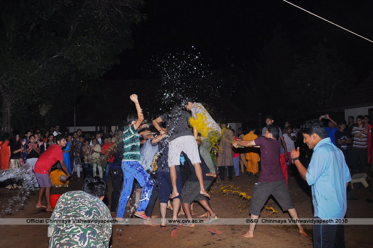 Chinmaya_VV's tweet photo. #KrishnaJanmashtami #StudentsWrite
The day of love and fortune.
The day of Birth of Lord Krishna.
A Lover, a Friend and a divine Guru.
Go to our #facebook page - https://t.co/rhsgB8cLtf - to see how the #students felt celebrating #Janmashtami, and to view more pictures.
#CVV https://t.co/Xu6hR6Nszw