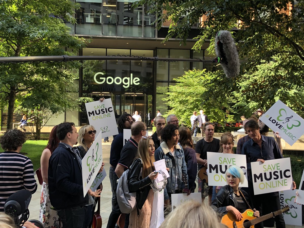 #LoveMusic?

We’re outside Google’s London offices making a stand for copyright. Back musicians: sign the petition &gt; love-music.co 

🦋❤️🎶
