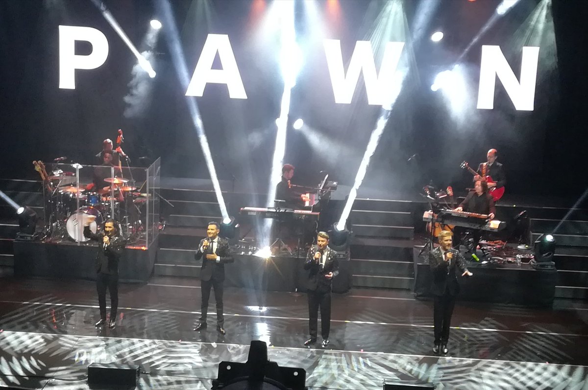 cape_kaz's tweet photo. #AskCollabro How do you motivate each other on tour? https://t.co/uBCOwx5ZFQ