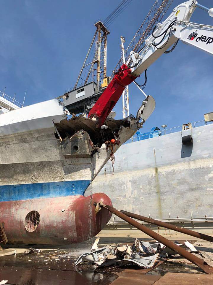 Despe_Spa's tweet photo. “Urania” ship under demolition in Livorno dry dock. Thanks to Azimut-Benetti to trust in this project. Thanks to our crew for the great job. Perform naval decommissioning in Italy 🇮🇹 is possible. 💪
#despe #demolizionispeciali #shipdecommissioning #Azimutbenetti https://t.co/21NUNaKSeh