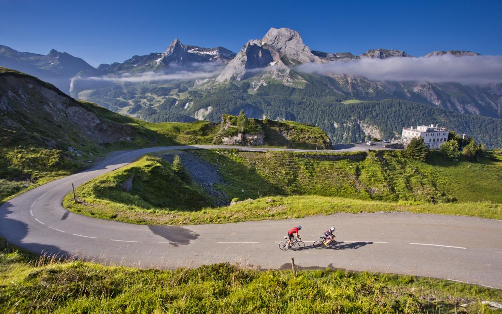 OutdooractiveFr's tweet photo. Amis #cyclistes 🚴, l'incontournable #col de l'Aubisque sera votre terrain de jeu le 9 septembre lors de l'#evenement #Onsycol ! 🗻😍 Les détails de la #rando #velo sur #mountnpass 👉 https://t.co/3FwcwwMGLA
@BearnPyrenees @Bleu_Bearn @LaRepDpyrenees @SO_Pau @NvelleAquitaine https://t.co/195YgQnolT