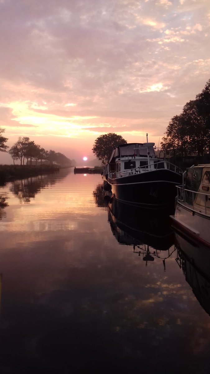 Vlak voor iedereen ontwaakt.. Dat is misschien wel het mooiste moment van de dag. Het uitzicht van vanmorgen op Camping en Haven De 4 Elementen -<a href="/camping35/">登山キャンプ観光好き</a>- camping.de4elementen.nl