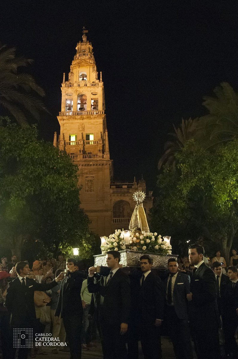 mezq_catedral's tweet image. #FelizJueves. #Hoy celebramos el Traslado de Ntra. Sra. de la #Fuensanta a @CabildoCordoba. La llegada de la #patrona de #CordobaEsp está prevista hacia las 22.30 horas. Recordamos algunas imágenes del traslado del pasado año.