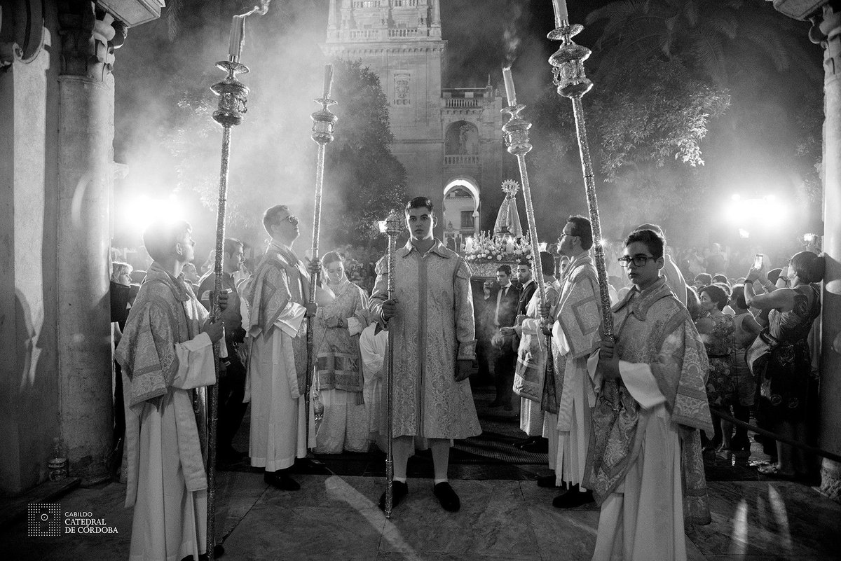 mezq_catedral's tweet image. #FelizJueves. #Hoy celebramos el Traslado de Ntra. Sra. de la #Fuensanta a @CabildoCordoba. La llegada de la #patrona de #CordobaEsp está prevista hacia las 22.30 horas. Recordamos algunas imágenes del traslado del pasado año.