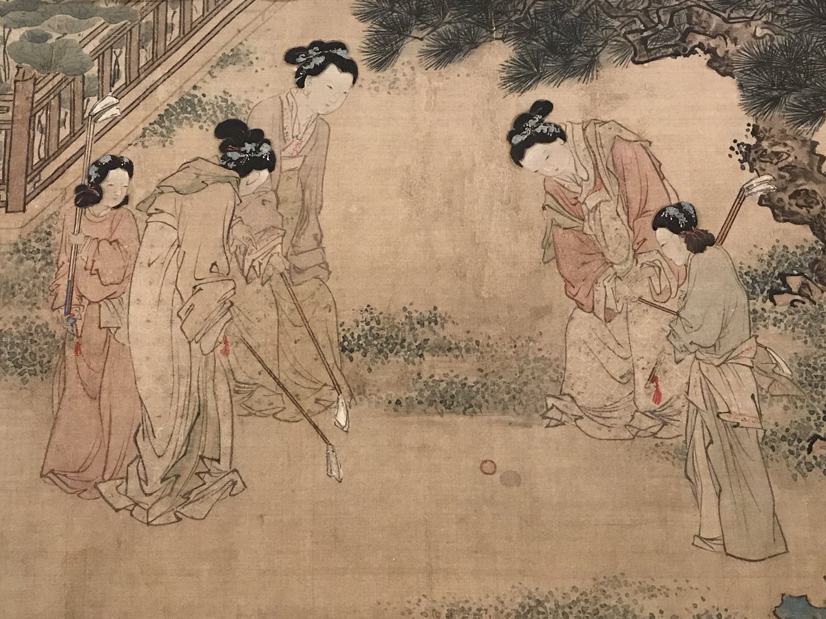 A 15th century painting by #DuJin showing court ladies playing #golf and #football now on display in the painting gallery of @ShanghaiMuseum  and once on loan to @Victoriaandalbe in 2013 for an ancient Chinese painting masterpieces exhibition. Don’t miss their beautiful hairpins