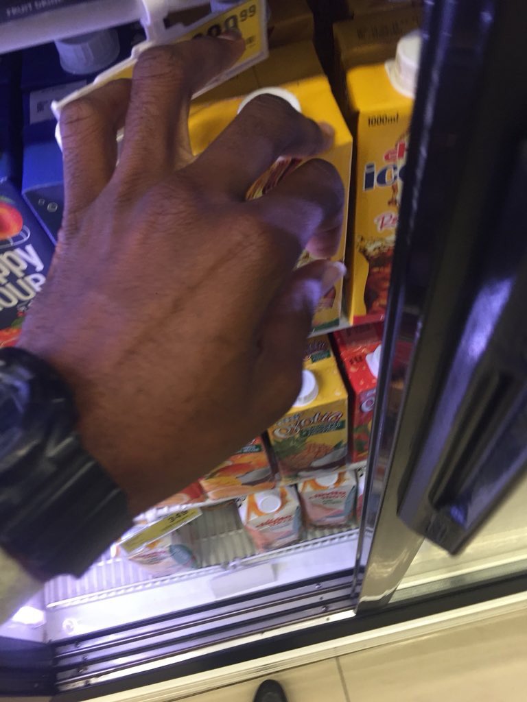 _victorlistens's tweet photo. If you help me RT this tweet. I’d stand a chance to win a laptop from @ChiIceTea 
#IamRenewed 
All the money I’ve spent on @ChiIceTea must not waste 
Help me Rt please https://t.co/sVTUJ3iIMy
