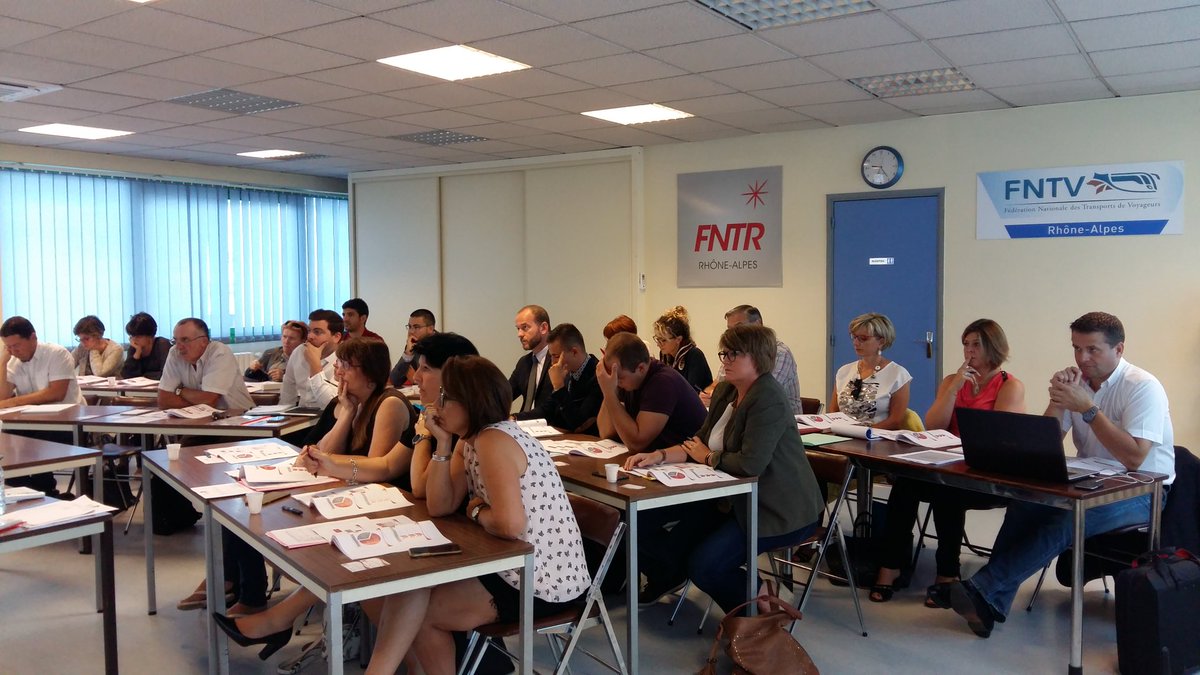 Reunion d'information sur le prelevement a la source en presence de nombreux transporteurs. La FNTV AURA au coeur de l'actualite sociale et fiscale !