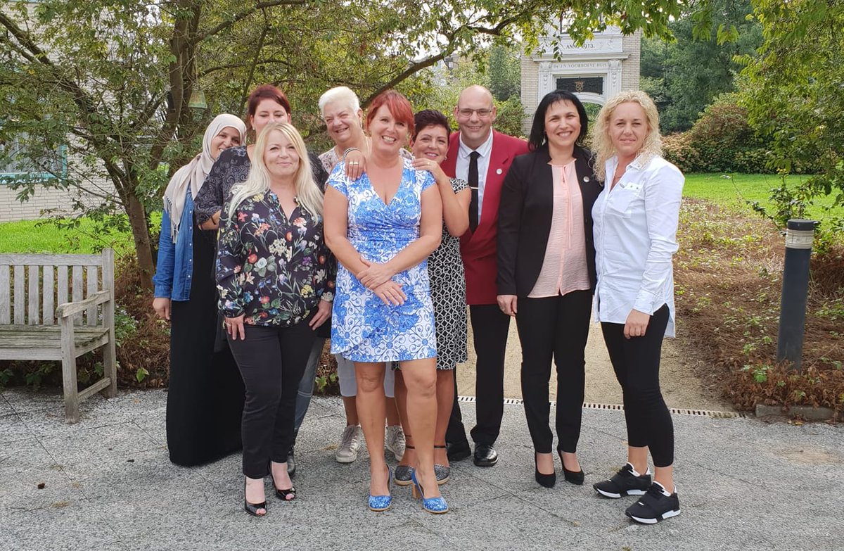 Wij feliciteren 9 nieuwe Helpenden die hun diploma hebben gehaald. Toppers zijn het!  #Vakmanschap. <a href="/AxionContinu/">AxionContinu</a> #Optimistenindezorg.