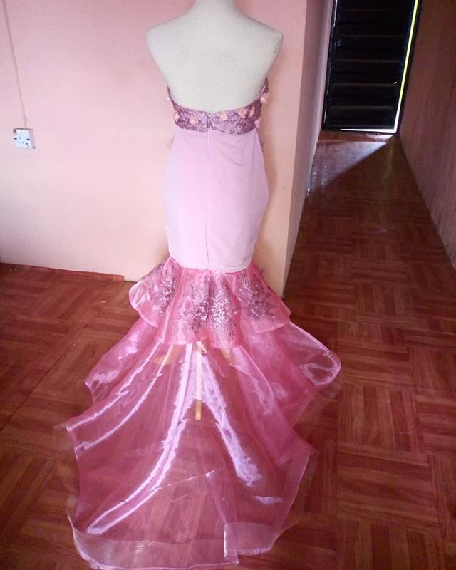 shopjemimoore's tweet photo. Work in progress for my fun size client! ❤❤❤ P.S We added more appliques to the train for the finished look! Call or whatsapp 08036862494 for enquiries. .
.
.
.
.
.
.
.
.
.
#fashion #fashionista #fashionblogger #fashionblog #style
#fashionable #fashionstyle #style 
#styles #… https://t.co/KNLvvYS5vF