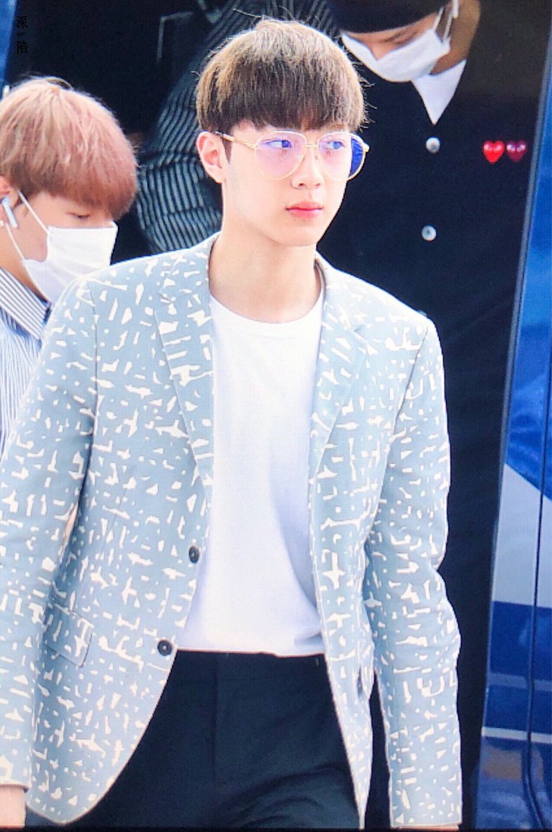 SIL0923's tweet photo. #赖冠霖 #라이관린 #워너원 180906 인천공항 https://t.co/NwzZeTmlqM