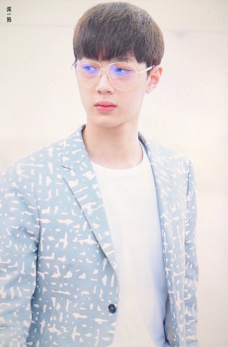 SIL0923's tweet photo. #赖冠霖 #라이관린 #워너원 180906 인천공항 https://t.co/NwzZeTmlqM