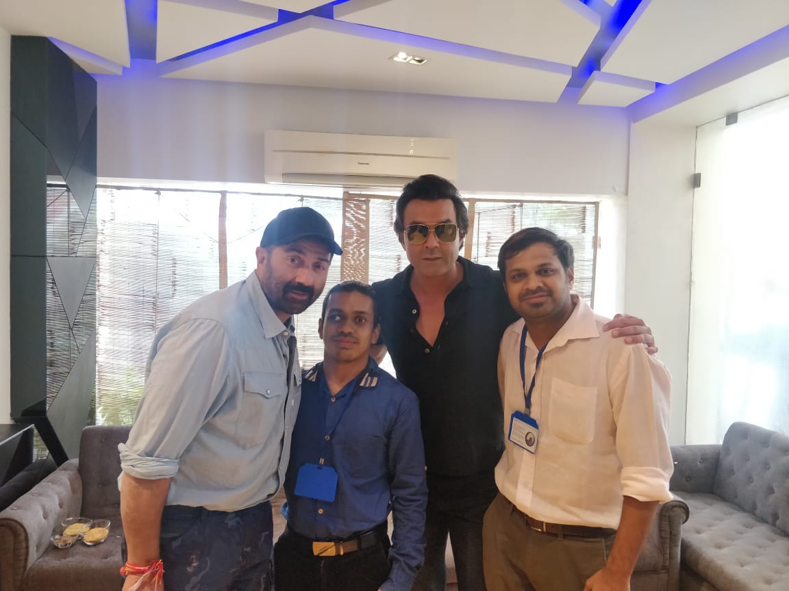 divyangkala's tweet photo. #YamlaPaglaDeewanaPhirSe #YPDPS

To View More Photo Please Visit our Website

https://t.co/ikYfXqColc

You Can Register as a Disable Person Talent or any one can registrar as a Volunteer to Support us https://t.co/fUpiXQzwYx