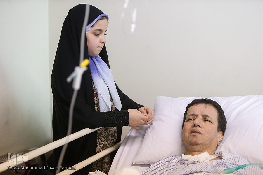 yaghma_fashkham's tweet photo. «مادر ندارم و به همین دلیل دخترم فاطمه را گاهی مادر صدا میکنم» میگفت؛ فصل تابستان برای جانبازان شیمیایی خیلی سخت است...میگفت به غیر از اطرافیانم کسی نمیداند #جانباز هستم، قرار نیست منتی بر سر این #ملت باشد

#ابوالفضل_فراهانی، جانباز ۷۰٪ که سال ۶۶ در حلبچه #شیمیایی شده بود شهید شد https://t.co/ZOld4VDYIh