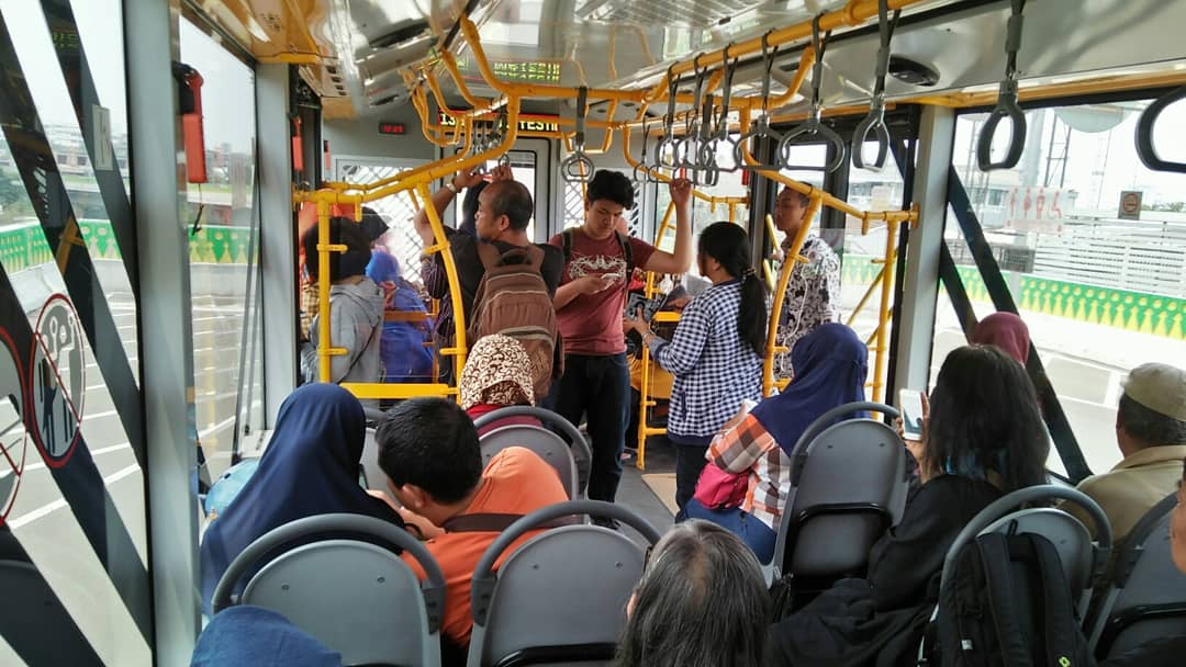 heripald's tweet photo. Transjakarta mengurangi macet agar cepat sampai ke tujuan 

#Active di 👇
#OfficialTwitter, #Team, #Livetweet , #TweetBlogger #folltag
 #Ag1N21pa ⏬

 https://t.co/4O2CbxMcqo