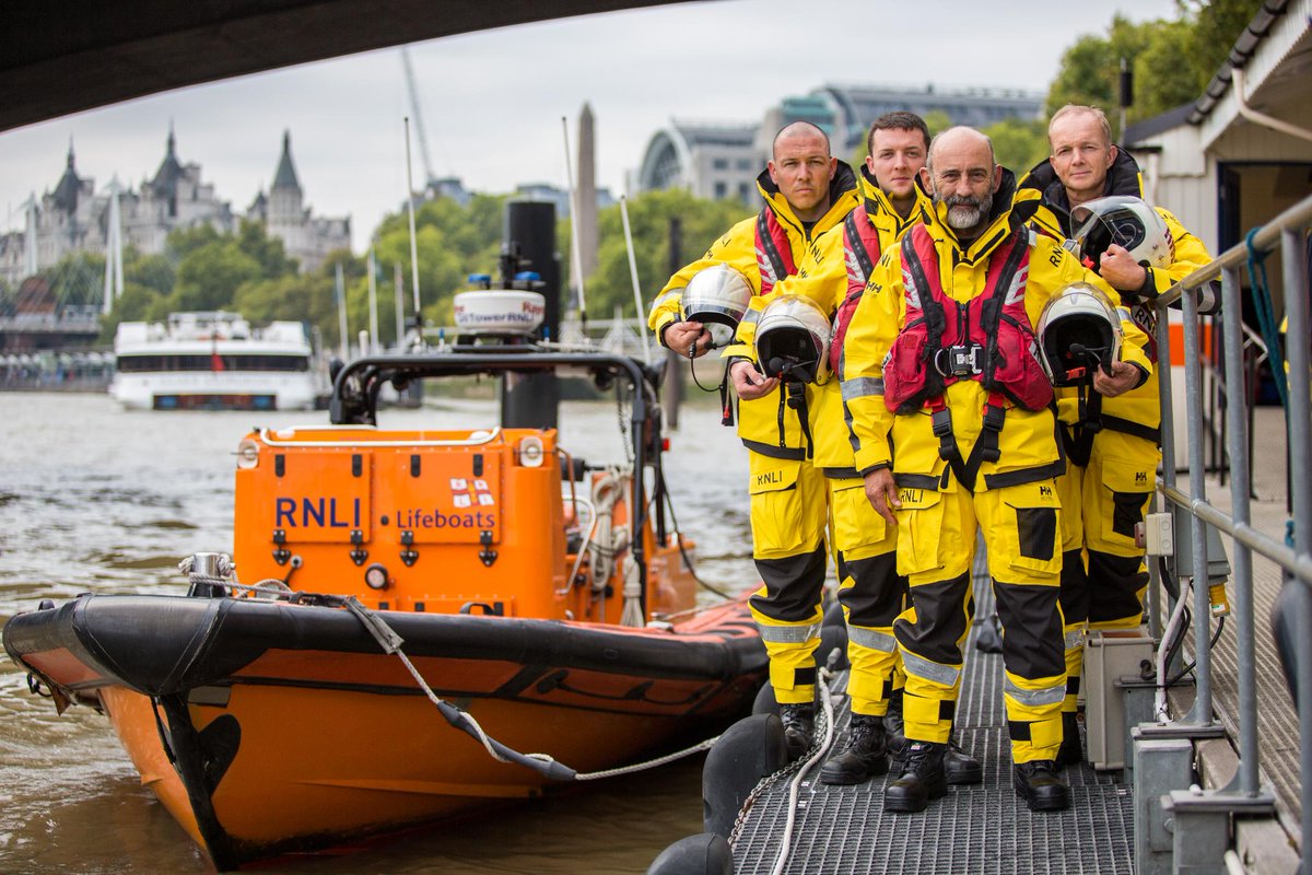 The first sets of the RNLI’s brand new crew kit has now gone on service, with volunteers at @ChiswickRNLI and @TowerRNLI stations on the Thames being the first lifesavers to don the new kit, which is supplied by @HellyHansen More here: rnli.info/VUNSjY