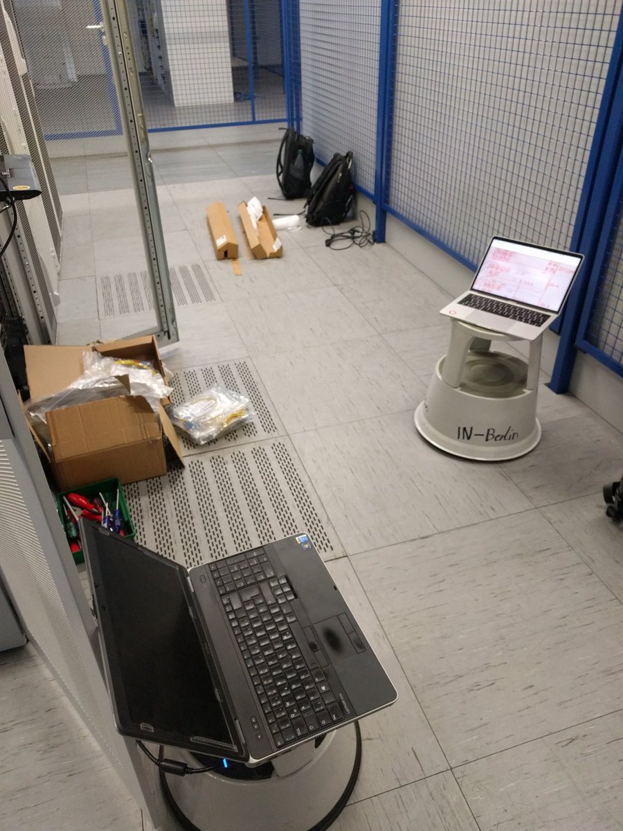 pberndro's tweet photo. 36 richtig schnelle CPU Kerne, n* 10Gbit/s und 40Gbit/s. Die beiden neuen Hobel drehen richtig was weg und beliefern ganz viele #Freifunk Communities mit feinstem Internet - handgemacht mit ❤️ und ungefiltert. #as201701 #peering #usemoarbandwith #community https://t.co/GW7Hqo5d2V
