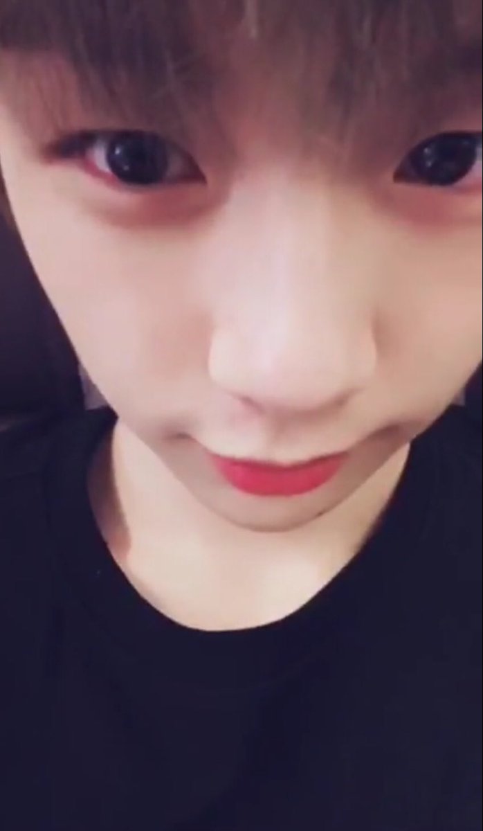 agrumpypeach's tweet photo. ผมอยู่ศาลาสาม คุณล่ะ https://t.co/cTuEHFJO61
