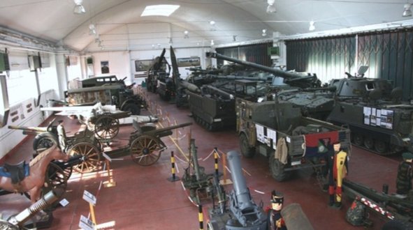 WarHeritage's tweet photo. De site #GunfireMuseum” van het #WarHeritage Institute, te midden van een uitgestrekt #militair domein in @2930Brasschaat, zet de deuren open voor het publiek op #OpenMonumentendag op 9 september van 10u - 17u. Gratis toegang https://t.co/fZV7DIEVxT #WHI #artillerie #tanks https://t.co/COSuY94fMy