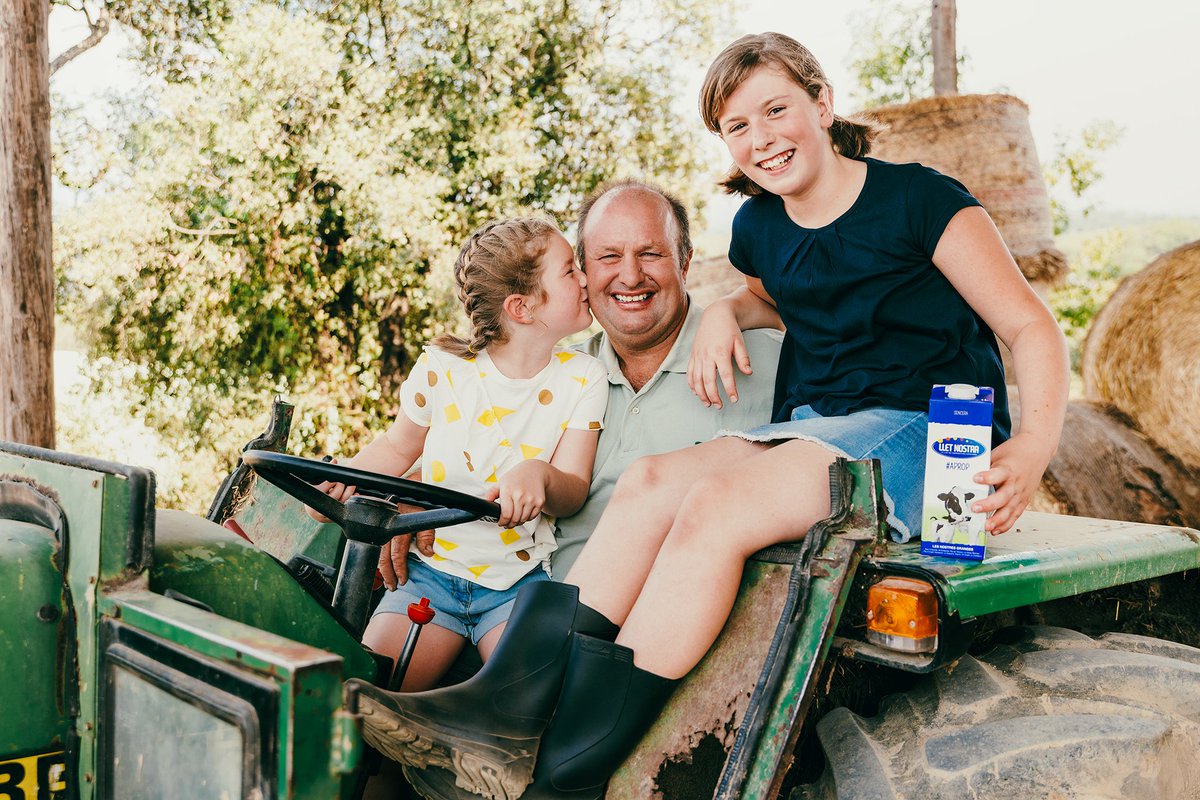 A les nenes també els agraden els tractors! I sinó que els ho preguntin a l’Anna i la Marta que els encanta anar amb son pare a treballar pujades al tractor.