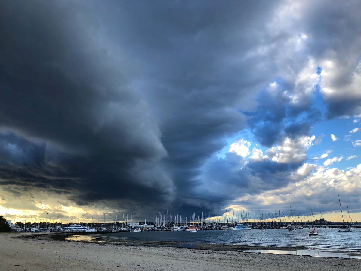 Nature is putting on a show #easternbeach #Geelong @Melbourne