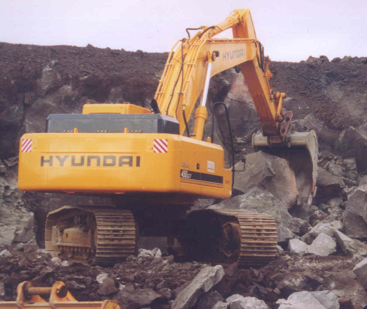 Abiljo_buckets's tweet photo. #ThrowbackThursday heres one from our archive! #heavyduty #rockbucket working in #Iceland on a @HyundaiCEE R450-7 about 12 years ago. #builtinbritain https://t.co/xn6fgfi1MH