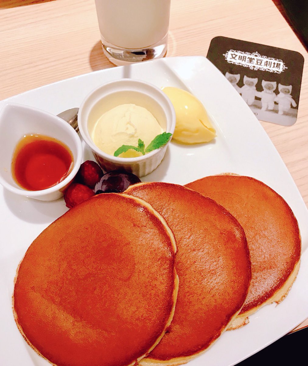ゴフ サイコーなコースターでお出迎えくださった文明堂カフェさまだよ 自らをパンケーキと言い張る どら焼きの皮ちゃんが可愛いのなんの