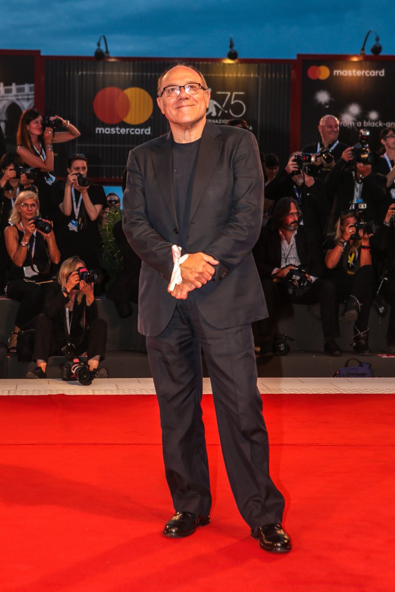 <a href="/PaolaCortellesi/">Paola Cortellesi</a> e <a href="/Verdone1950/">Carlo Verdone News</a>, tra i premiati a questa edizione del <a href="/PremioKineo/">Premio Kinéo</a>, indossano un nastro simbolico a sostegno di #SchoolMealsProgramme del <a href="/WFP/">World Food Programme</a> un’iniziativa supportata da #Mastercard, per raggiungere 5 degli Obiettivi di Sviluppo Sostenibile delle Nazioni Unite