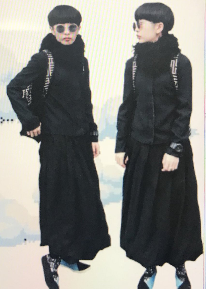 Meiling 美齢 Ar Twitter マジレスすると日本も80年代に カラス族 と言う真っ黒を着るファッション が大流行した ヨウジ ヤマモトやコムデ ギャルソンなどのファッションではモノクロばかりで それがクールでカッコよかった 世界の流行は人工的に作られるので
