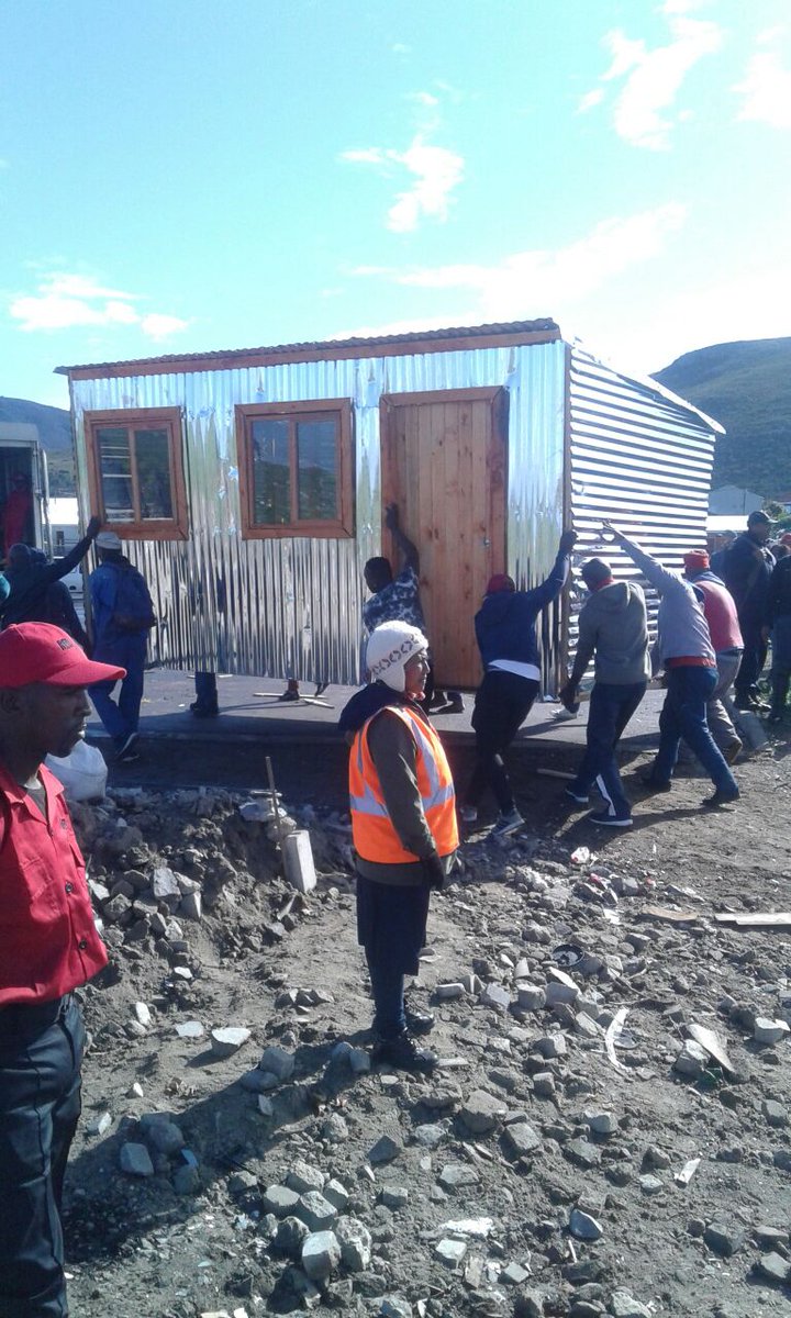 Community starting to remove the illegal structures before the Red Ants gets to demolish it
#Hermanus
#Land_Invasion
