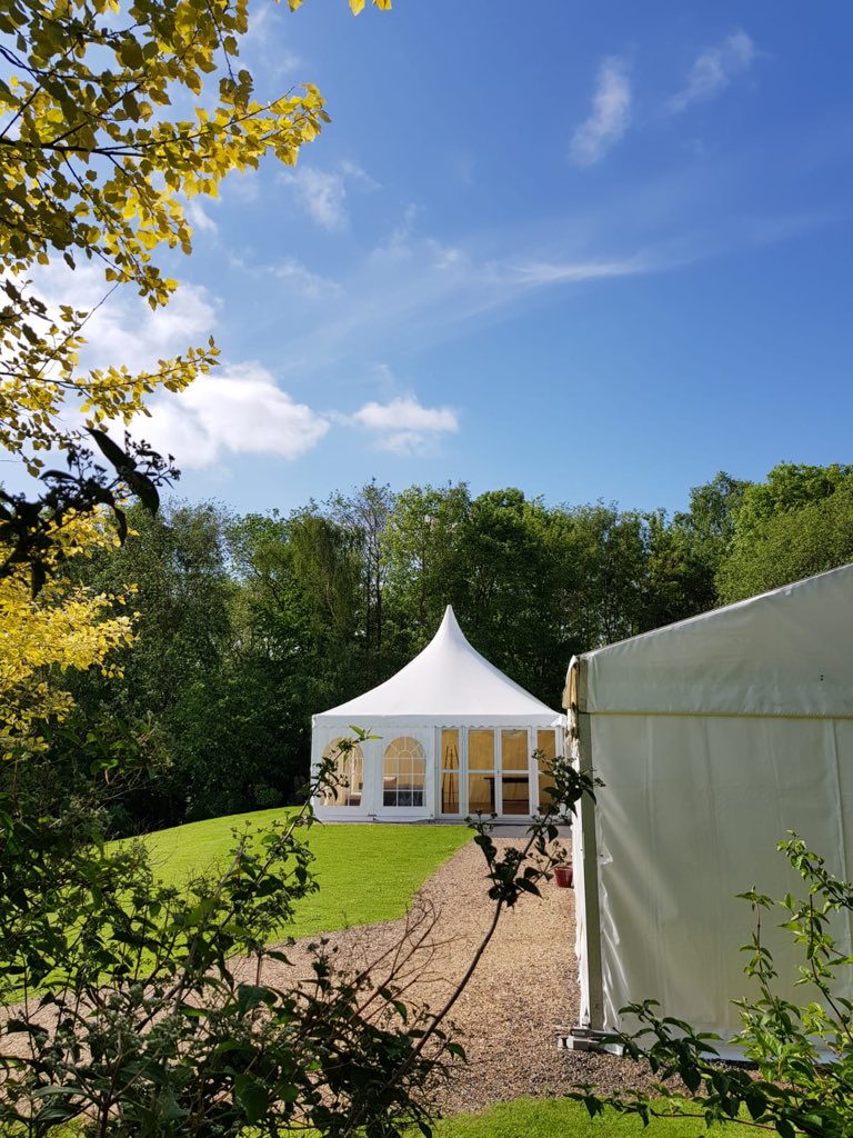 NettlesteadPL's tweet image. What a stunning morning it is here at Nettlestead Place... What a summer it has been 💛☀️ #Nettlesteadplace #WeddingWednesday #wedding #kent #kentishwedding #love #venue #gardens