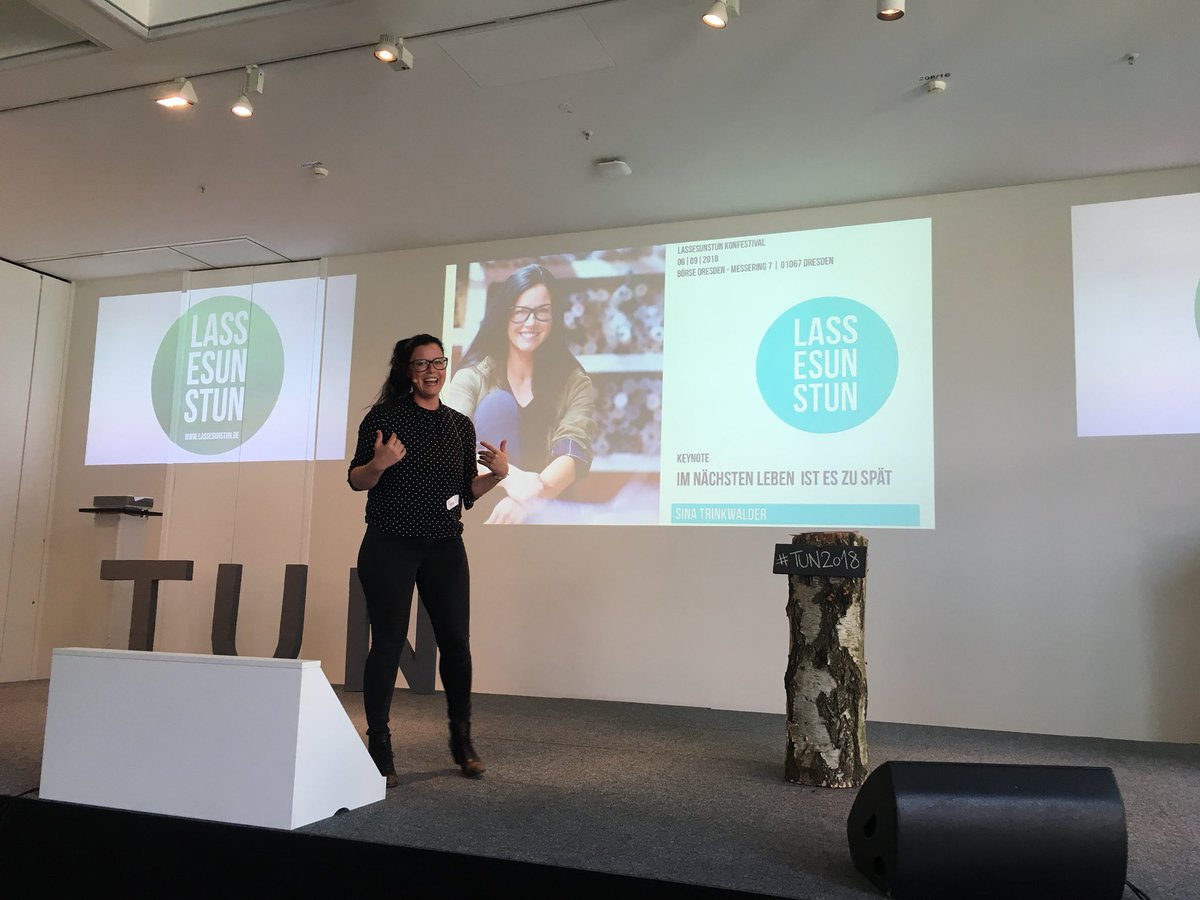 Caro_Sauer's tweet photo. Wenn ihr das tut, was euch Freude bereitet (vorausgesetzt ihr habt die Fähigkeiten und Fertigkeiten), werdet ihr Erfolg haben! Klasse Keynote von @manomama #Lassesunstun #TUN2018 https://t.co/C8WHzI7Se9