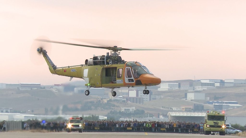 fuatoktay's tweet photo. TUSAŞ tarafından tasarlanan, yerli ve milli imkanlarla geliştirilen ilk özgün helikopterimiz T625 söz verildiği gibi 6 Eylül 2018'de ilk test uçuşunu gerçekleştirmiştir. Emeği geçen herkesi kutluyorum. Savunma sanayiimize ve ülkemize hayırlı olsun. https://t.co/0OSNNqLk8k