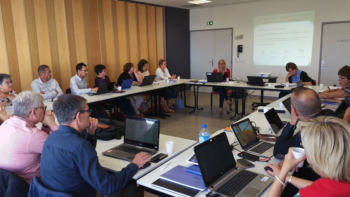 Commission régionale directeurs #Bretagne @UNAdomicile.  Présentation de la réforme de la #formation.  De nouvelles difficultés en vue pour secteur #aideadomicile et #medicosocial. Plus de prélèvements mais moins de budget au final. 🤕😭🤕😭