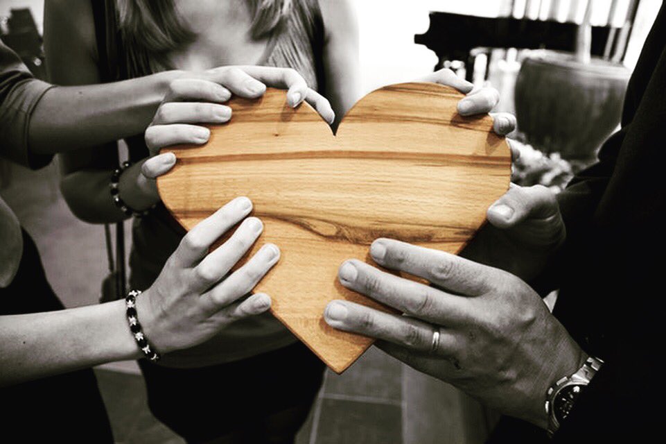 My post today is about supporting small businesses &amp; communities, after a callout from <a href="/brassica_food/">Brassica Beaminster & Bridport</a> Please support them, Chris Chapman Kitchens &amp; the whole community in Beaminster helentarver.co.uk/a-call-to-supp… #independentretailers #smallbusinessowners #Dorset