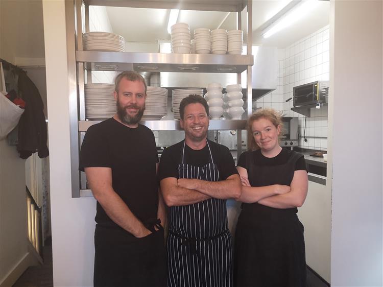 ThanetExtra's tweet photo. The isle restaurant scene is banging at the moment! Congrats to all our restaurants who made the @GoodFoodGuideUK! @angelas_margate @bottegacaruso
@starkfood @Kentish_pantry @thegreedycow @cornerhousekent
@gbPizzaCo @Hantverk_found
#GFG219 

https://t.co/79LbOcuXVx https://t.co/yekB15ZnLe