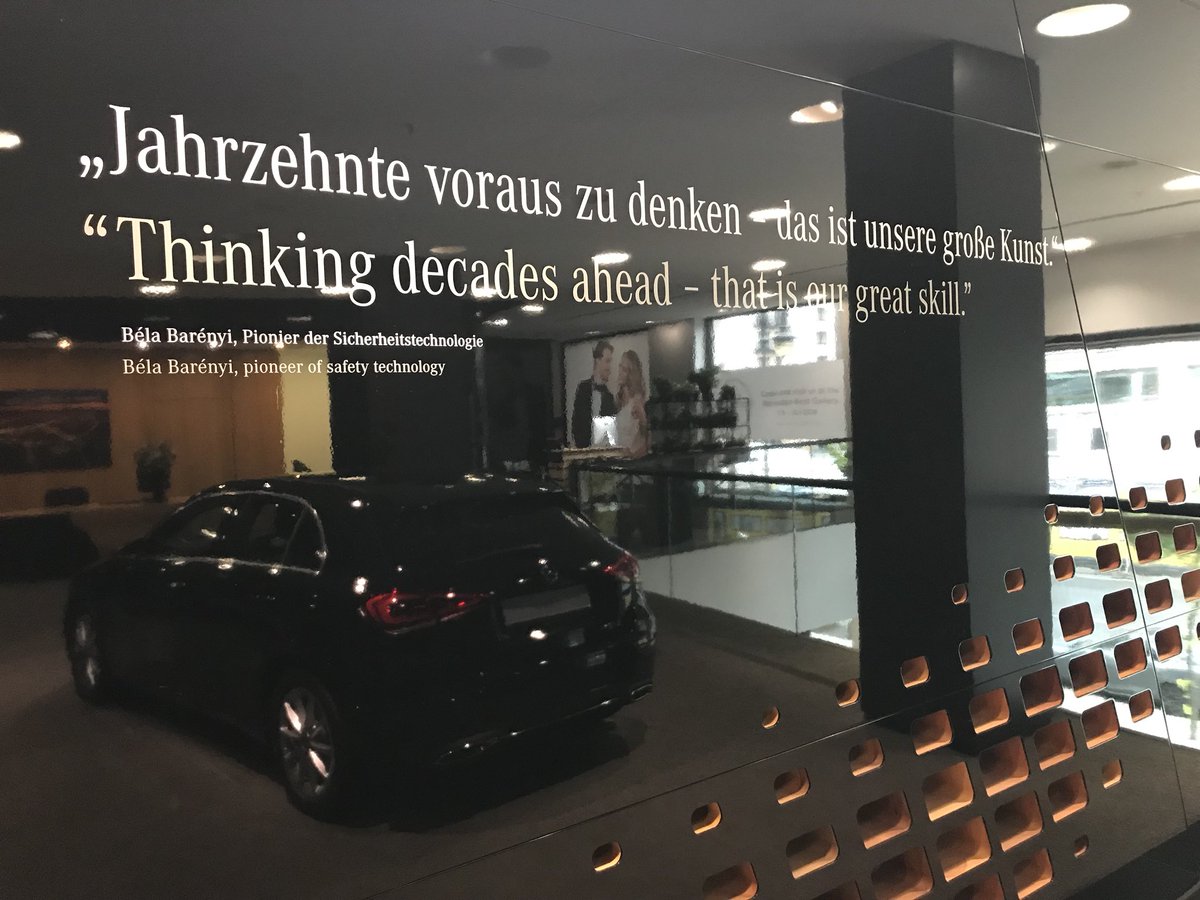 3lectricdrivers's tweet photo. 6 Jahre nach @Tesla möchte @MercedesBenzEQ #EQC Schritt halten mit @elonmusk, aber 7,2 kW AC laden und Vmax abgeregelt bei 180 km/h entspricht irgendwie nicht der Philosophie von @MercedesBenz_DE „Jahrzehnte voraus zu denken - das ist unsere große Kunst“ https://t.co/KP2A7xPzXY