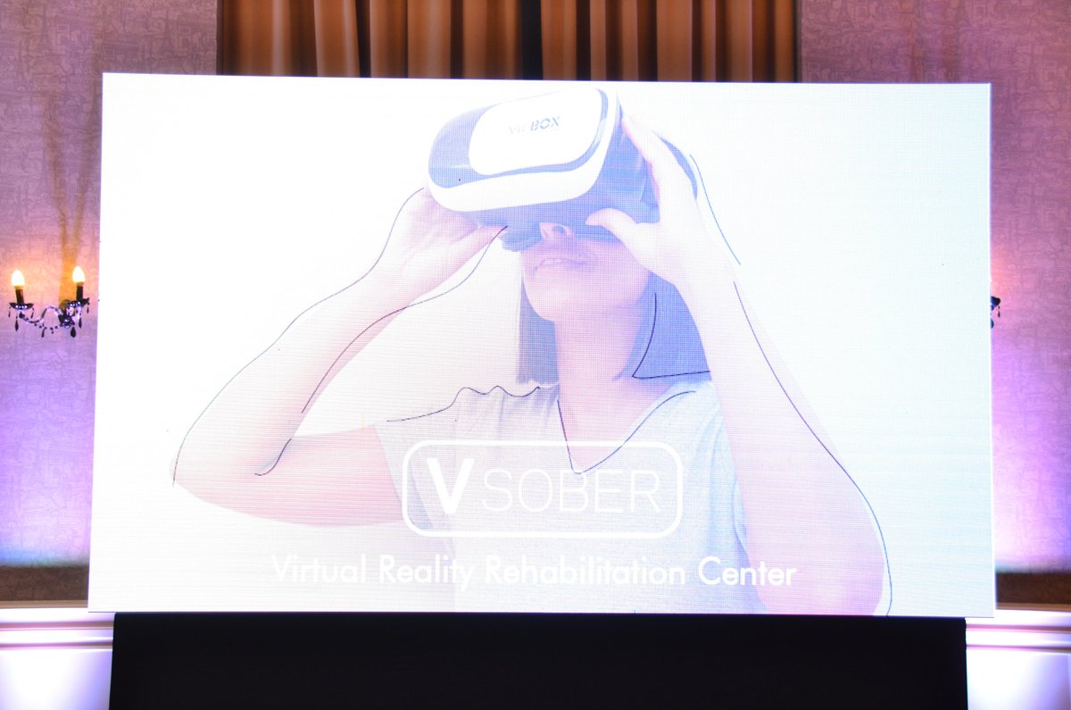 OrangeTN_Plus's tweet photo. #POESAM 2018 : Aujourd'hui pour lutter contre l'addiction, il ne suffit plus d’être sobre, il faut surtout être connecté!
#Vsober plateforme de réhabilitation virtuelle qui utilise la technologie #VR pour aider les consommateurs de drogues à lutter contre leur addiction https://t.co/soA8n1Pmgd
