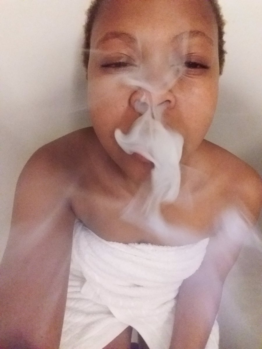 Bongeki58828681's tweet photo. Light it up...

#it'stime.
#wehigh https://t.co/OxMEsqlSzM